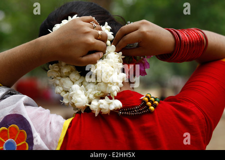 Les Bangladaises et fleurs d'été Banque D'Images