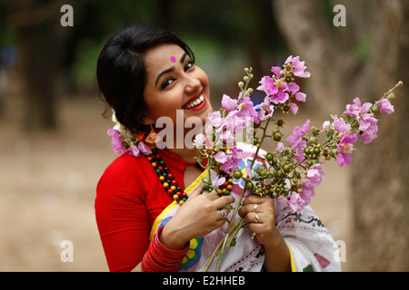 Les Bangladaises et fleurs d'été Banque D'Images