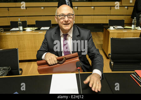 Le Luxembourg. 20 Juin, 2014. Le ministre français des Finances, Michel Sapain durant la réunion des ministres des finances du Conseil ECOFIN au Conseil européen siège à Luxembourg. Photo : afp/Alamy Live News Banque D'Images