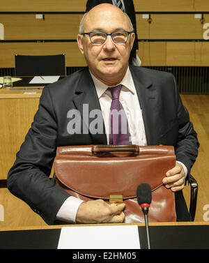 Le Luxembourg. 20 Juin, 2014. Le ministre français des Finances, Michel Sapain durant la réunion des ministres des finances du Conseil ECOFIN au Conseil européen siège à Luxembourg. Photo : afp/Alamy Live News Banque D'Images