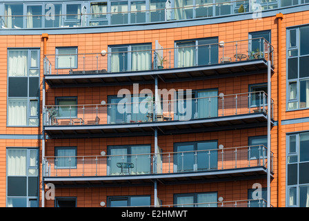 Immeuble d'appartements / Maisons à GUNWHARF QUAYS par le chantier naval historique, le port de Portsmouth, Hampshire, Angleterre. Banque D'Images