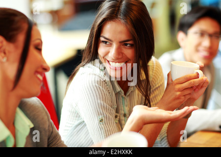 Portrait of young smiling businesswomen having pause café Banque D'Images