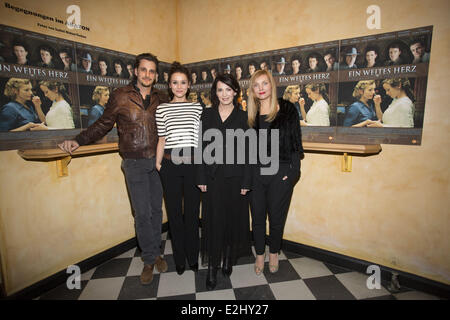 Max von Thun, Peri Baumeister, Iris Berben et Nadja Uhl lors d'un photocall de l'Allemand ZDF TV film ein weiteres Herz à Landesstudio studio. Où : Hambourg, Allemagne Quand : 30 Jan 2013 Banque D'Images