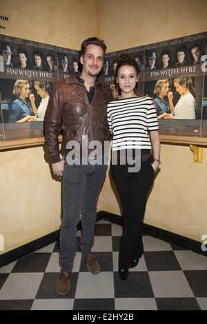 Max von Thun et Peri Baumeister lors d'un photocall de l'Allemand ZDF TV film ein weiteres Herz à Landesstudio studio. Où : Hambu Banque D'Images