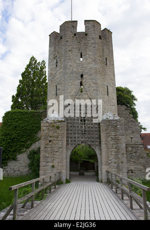 Détail d'une tour dans le mur en pierre entourant la ville médiévale de Visby, sur l'île de Gotland, Suède Banque D'Images