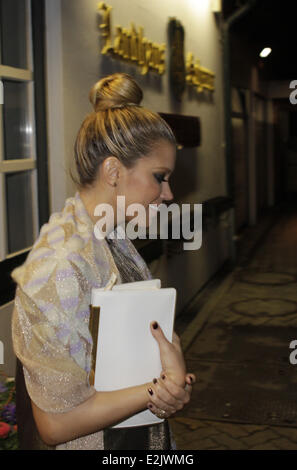 Sylvie van der Vaart célèbre son 35e anniversaire au Landhaus Scherrer restaurant. Où : Hambourg, Allemagne Quand : 13 Avr 2013 Banque D'Images