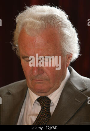 Chef d'orchestre britannique Sir Colin Davis à une session de portrait à l'opéra Semperoper. Davis est le chef d'honneur de la Saechsische Staatskapelle Dresden. Où : Dresde, Saxe, Allemagne Quand : 16 Avr 2013 Banque D'Images