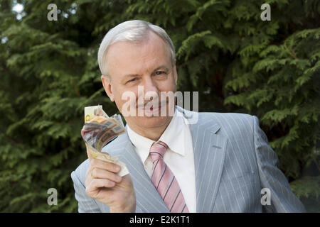 Ludger Pistor lors d'un photocall sur le plateau pour l'Allemand TV film Ein Schnitzel für vier. Où : Cologne, Allemagne Quand : 22 Avr 2013 C Banque D'Images