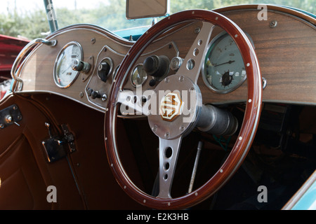 1949 MG TC Exporter l'intérieur de la voiture d'époque sur l'affichage à un British car show à Santa Ana en Californie Banque D'Images