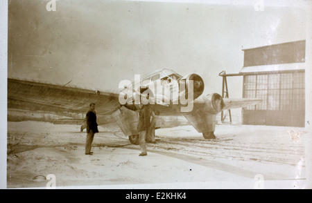 L'album Al-216B Prudden comprend le monoplan Prudden et le Whitehead TriMotor, des avions produits par l'Atlanta Aircraft Corporation au début de l'ère aéronautique. Ces avions étaient équipés de moteurs Wright Aeronautical, reflétant les progrès de l'ère dans la technologie aéronautique. Banque D'Images