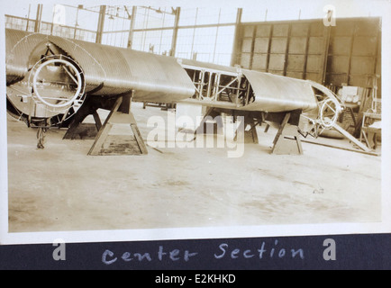 Cette image montre l'avion Al-216B, avec sa conception d'aile, fabriqué par l'Atlanta Aircraft Corporation. L'avion fait partie de la collection Prudden, remarquable pour son association avec l'aviation du début du XXe siècle, y compris le monoplan et le trimoteur Prudden. Le moteur Wright J-6-7 a joué un rôle clé dans ses performances. Banque D'Images