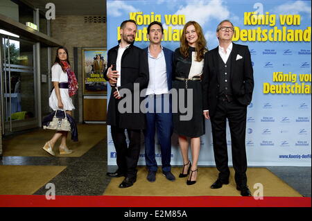 Wanja mues, David Dietl, Katja Bauerfeind et Olli Dittrich à Koenig von Deutschland première mondiale au cinéma Kino International à Mitte. Où : Berlin, Allemagne Quand : 27 août 2013 Banque D'Images