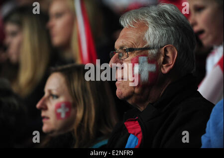 Sankt Gallen, Suisse. 20 Juin, 2104. Swiss watch des fans du monde de la FIFA 2014 un match entre la Suisse et la France sur la plus grande place publique dans le pays, à l'intérieur de l'AFG Arena à Sankt Gallen, Suisse. La France gagne 2:5 et continue en tête du groupe E. Photo : Miroslav Dakov/ Alamy Live News Banque D'Images