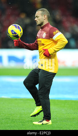 Nouvelle signature Wesley Sneijder fait ses débuts dans l'Galatasary pour derby contre Besiktas Istanbul. Galatasaray a remporté le match 2-1. Avec : Wesley Sneijder Où : Istanbul, Turquie Date : 27 Jan 2013 **** Banque D'Images