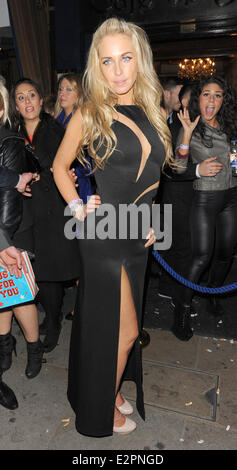 Josie Gibson célèbre son anniversaire au Café de Paris de nuit Comprend : Josie Gibson Où : Londres, Royaume-Uni Quand : 02 févr. 2013 Banque D'Images