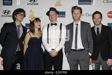 Clive Davis et l'Académie de l'enregistrement de 2013 du Gala Pre-Grammy et Hommage aux icônes de l'industrie comprend : les Lumineers Où : Los Angeles, Californie, USA Date : 09 Feb 2013 Banque D'Images