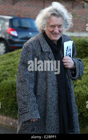 Funérailles de Reg Presley de The zombies à Basingstoke crématorium, North Waltham comprend : Noddy Holder Où : Basingstoke, Royaume-Uni Quand : 14 févr. 2013 Banque D'Images