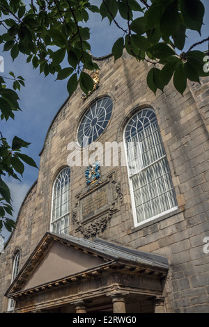 Avant de la Canongate Kirk sur le Royal Mile, Édimbourg Banque D'Images