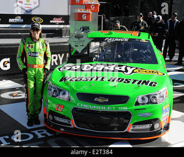 Danica Patrick pose après être devenu la première femme dans l'histoire de NASCAR pour gagner le pôle award pour la NASCAR Sprint Cup Series à Daytona 500 Daytona International Speedway En vedette : Danica Patrick Où : Daytona Beach, Florida, United States Quand : 17 Fe Banque D'Images