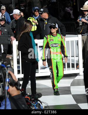 Danica Patrick pose après être devenu la première femme dans l'histoire de NASCAR pour gagner le pôle award pour la NASCAR Sprint Cup Series à Daytona 500 Daytona International Speedway En vedette : Danica Patrick Où : Daytona Beach, Florida, United States Quand : 17 Fe Banque D'Images