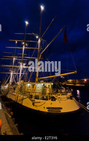 Poole, Dorset, UK. 20 Juin, 2014. Les 65 mètres de long à Jubilee Trust navire de formation pour les handicapés visites tenace JST Poole Dorset UK pour quelques jours avant qu'un voile de 5 jours se terminant à Southampton, son port d'attache. 20 juin 2014 soirée concert de musique folk et chants de marins suivi d'une journée portes ouvertes pour le grand public. 50 % de l'équipage ont un handicap. Credit : Roger Allen Photography/Alamy Live News Banque D'Images