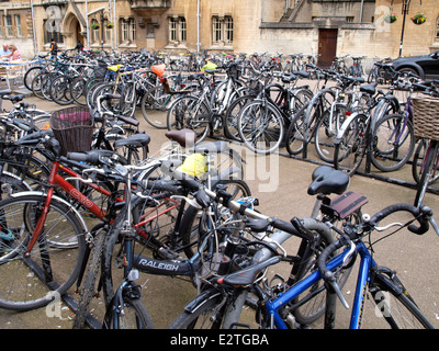 Des Vélos à Oxford, UK Banque D'Images