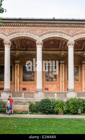 Vue de la colonnade à la trinkhalle avec colonnes corinthiennes et chapiteaux, baden-baden Baden-Württemberg, Allemagne, Banque D'Images