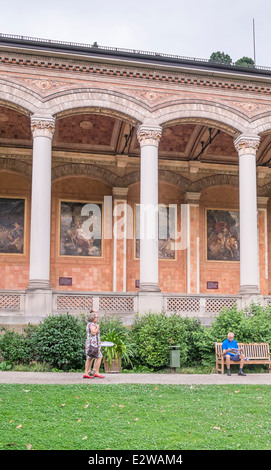 Vue de la colonnade à la trinkhalle avec colonnes corinthiennes et chapiteaux, baden-baden Baden-Württemberg, Allemagne, Banque D'Images