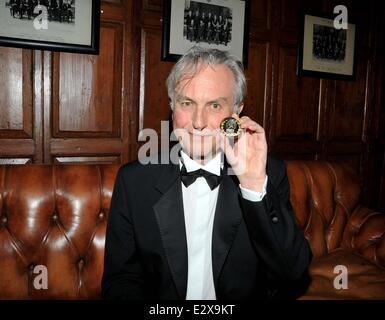 Éthologue, biologie évolutive et auteur le professeur Richard Dawkins a été présenté avec la médaille d'or de Patronage d'honneur de la société philosophique (le Phil) dans la région de Trinity College ce soir. Prof.Hawkins puis a donné une conférence à l'élève sur 'Darwi Banque D'Images