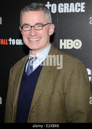 Première mondiale de la chaîne HBO documentaire 'Grâce' à l'automne au Time Warner Center salle de projection - Arrivées comprend : gouverneur Jim McGreevey Où : New York, United States Quand : 21 Mars 2013 Banque D'Images