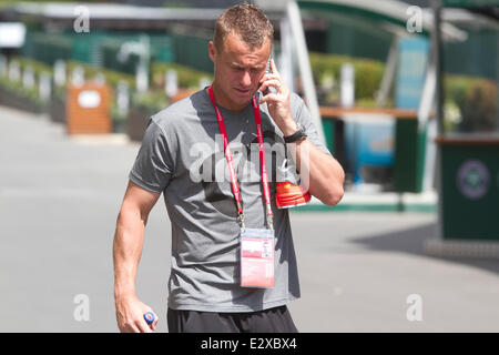 London Wimbledon. Royaume-uni 21 juin 2014. Ancien champion de Wimbledon Lleyton Hewitt (Aus) vu à l'un préchauffage pour profils Têtes de pratique devant le Wimbledon Lawn Tennis Championships 2014 qui commence le 23 juin Crédit : amer ghazzal/Alamy Live News Banque D'Images