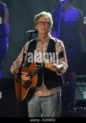 Eric Clapton joue sur son 68e anniversaire au Hard Rock Live ! Au Seminole Hard Rock Hotel & Casino comprend : Eric Clapton Où : Hollywood, Florida, United States Quand : 30 Mars 2013 Banque D'Images