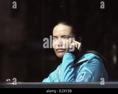 Sophie Anderton vu passer l'après-midi à boire quelques verres au pub de la tempérance à Londres avec : Sophie Anderton Où : London, Royaume-Uni Quand : 02 Avr 2013 Banque D'Images