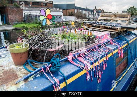 Péniche sur la rivière Lee, Hackkney Wick, Londres, Royaume-Uni Banque D'Images