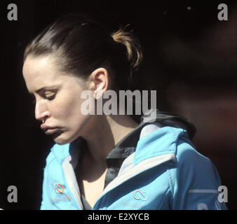 Sophie Anderton vu passer l'après-midi à boire quelques verres au pub de la tempérance à Londres avec : Sophie Anderton Où : London, Royaume-Uni Quand : 02 Avr 2013 Banque D'Images