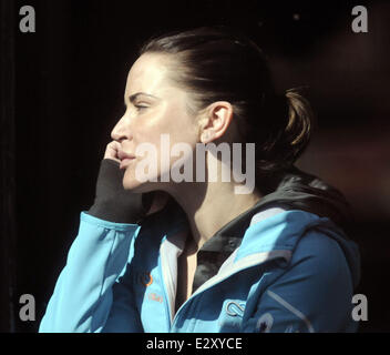 Sophie Anderton vu passer l'après-midi à boire quelques verres au pub de la tempérance à Londres avec : Sophie Anderton Où : London, Royaume-Uni Quand : 02 Avr 2013 Banque D'Images