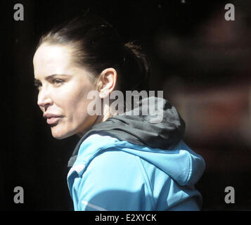 Sophie Anderton vu passer l'après-midi à boire quelques verres au pub de la tempérance à Londres avec : Sophie Anderton Où : London, Royaume-Uni Quand : 02 Avr 2013 Banque D'Images