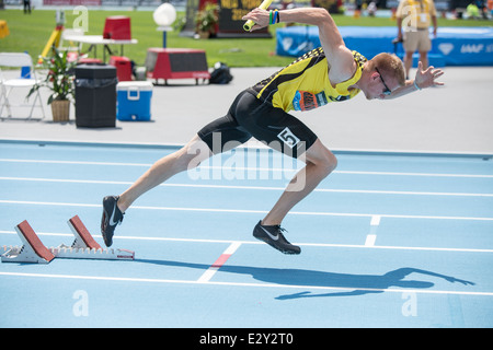 Dans le stareting blocs pour le métro pour Hommes 4x400m relais à l'Adidas 2014 Grand Prix d'athlétisme. Banque D'Images