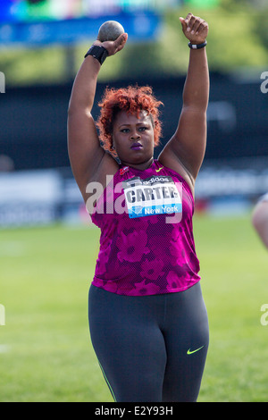 Michelle Carter (USA) qui se font concurrence sur le plan des femmes mises à la Adidas 2014 Grand Prix d'athlétisme. Banque D'Images