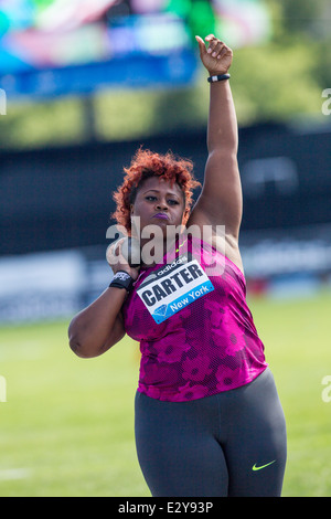 Michelle Carter (USA) qui se font concurrence sur le plan des femmes mises à la Adidas 2014 Grand Prix d'athlétisme. Banque D'Images