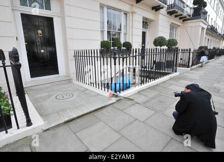 Les membres de la presse se rassemblent à l'ancien Premier ministre britannique Margaret Thatcher's house in Central London's Belgravia qui est décédé ce matin après avoir été un accident vasculaire cérébral. Doté d''atmosphère : où : London, Royaume-Uni Quand : 08 Avr 2013 Banque D'Images