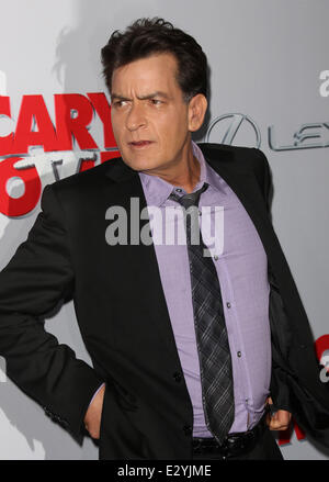 Première de 'Scary Movie 5' à l'ArcLight Cinemas Cinerama Dome d'Hollywood avec : Charlie Sheen Où : Hollywood, fabriquées main e Banque D'Images