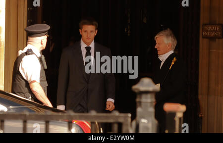 La famille et les amis de la baronne Margaret Thatcher s'écarter la chapelle de St Mary Undercroft après le service privé avec : Michael Thatcher Où : London, Royaume-Uni Quand : 16 Avr 2013 Banque D'Images