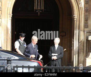 La famille et les amis de la baronne Margaret Thatcher s'écarter la chapelle de St Mary Undercroft après le service privé comprend : Sir Mark Thatcher Où : London, Royaume-Uni Quand : 16 Avr 2013 Banque D'Images