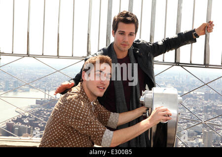 'Big Time Rush' stars James Maslow et Kendall Schmidt visiter l'Empire State Building avec : James Maslow,Kendall Schmidt Banque D'Images