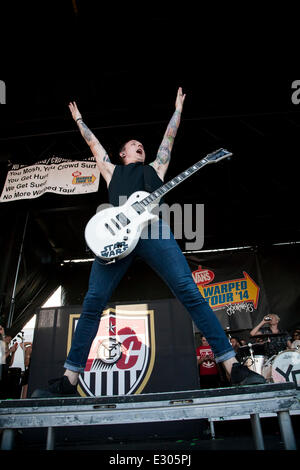 Pomona, CA, USA. 20 Juin, 2014. Yellowcard effectue au Vans Warped Tour. Des milliers de jeunes fans de musique alternative pour les États-Unis seulement du festival itinérant, à son arrêt dans la région de Los Angeles à Pomona, Californie. Le festival tour continue demain à Mountain View, CA, USA et se termine en août à Denver, CO, USA. Credit : Andie Mills/Alamy Live News Banque D'Images