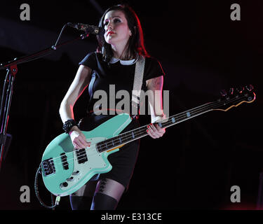 Smashing Pumpkins à l'exécution de Musique et Arts Festival SunFest 2013 comprend : Nicole Fiorentino Où : West Palm Beach, FL, United States Quand : 01 mai 2013 Banque D'Images