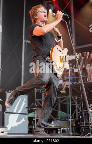 Dover, Delaware, USA. 21 Juin, 2014. STEPHEN JENKINS chanteur du groupe Third Eye Blind effectue live at the 2014 Firefly Music Festival à Dover, Delaware Crédit : Daniel DeSlover/ZUMAPRESS.com/Alamy Live News Banque D'Images