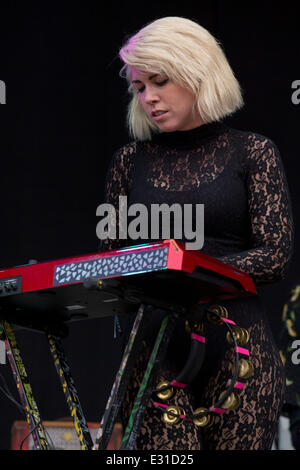 Dover, Delaware, USA. 21 Juin, 2014. HANNAH HOOPER de la bande vivent à l'effectue Grouplove Firefly 2014 Music Festival à Dover, Delaware Crédit : Daniel DeSlover/ZUMAPRESS.com/Alamy Live News Banque D'Images