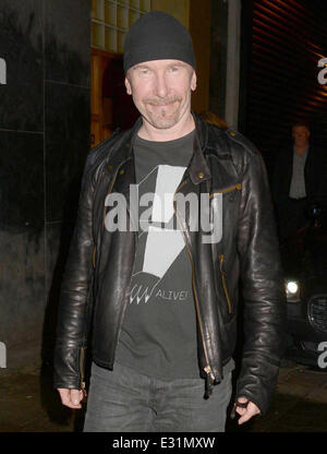 Bono fête son 53e anniversaire jusqu'après 5h du matin avec son épouse Ali Hewson et U2 Les membres de l'Edge et Larry Mullen à Coppinger Restaurant proposant la ligne : Le bord Où : Dublin, Irlande Quand : 11 mai 2013 Banque D'Images